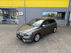 Grau Gebraucht 2014 Mercedes B200 Van / Kleinbus | 12.990 € (Fairer Preis)