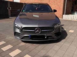 Grau Gebraucht 2020 Mercedes A200 AMG line Kombi | 25.900 € (Fairer Preis)