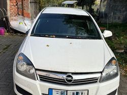 Weiß Gebraucht 2010 Opel Astra Edition Limousine | 2.000 € (Guter Preis)