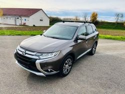Braun Gebraucht 2017 Mitsubishi Outlander Diamant Edition SUV | 15.990 € (Fairer Preis)