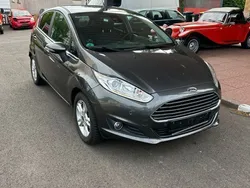 Grau Gebraucht 2016 Ford Fiesta Titanium Kleinwagen | 7.449 € (Fairer Preis)