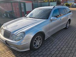 Silber Gebraucht 2005 Mercedes E220 Avantgarde Kombi | 2.800 €