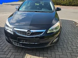Schwarz Gebraucht 2012 Opel Astra Edition Limousine | 4.400 € (Fairer Preis)