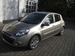Atacamabeige Gebraucht 2012 Renault Clio IV Night&Day Limousine | 8.900 €