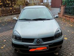 Silber Gebraucht 2004 Renault Clio II Kleinwagen | 1.200 € (Fairer Preis)