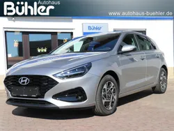 Shimmering silver metallic Neu 2025 Hyundai i30 Trend Limousine | 20.250 € (Guter Preis)