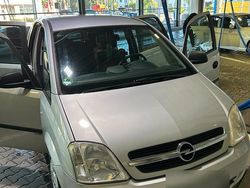 Silber Gebraucht 2003 Opel Meriva Van / Kleinbus | 2.200 €