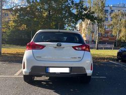 Weiß Gebraucht 2013 Toyota Auris Comfort Limousine | 9.900 € (Guter Preis)