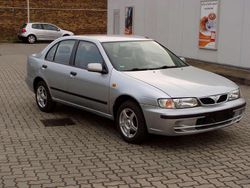 Silber Gebraucht 2000 Nissan Almera Limousine | 2.500 €
