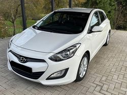 Weiß Gebraucht 2014 Hyundai i30 Edition Limousine | 6.350 € (Fairer Preis)