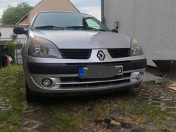 Grau Gebraucht 2006 Renault Clio II Limousine | 1.500 € (Superpreis)