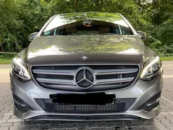 Grau Gebraucht 2015 Mercedes B180 Van / Kleinbus | 16.300 € (Fairer Preis)