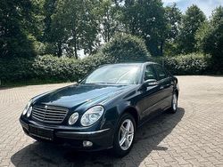 Schwarz Gebraucht 2003 Mercedes 220 Limousine | 4.300 €