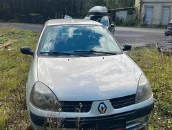 Grau Gebraucht 2003 Renault Clio II Kleinwagen | 950 €