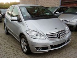 Silber Gebraucht 2009 Mercedes A200 Avantgarde Limousine | 8.990 € (Teuer)