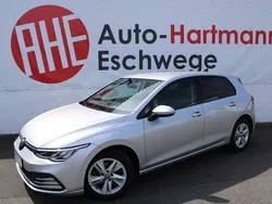 Reflexsilber (metallic) Gebraucht 2023 VW Golf VIII Life Limousine | 24.279 € (Guter Preis)