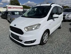 Weiß Gebraucht 2014 Ford Tourneo Courier Trend Van / Kleinbus | 5.450 € (Fairer Preis)
