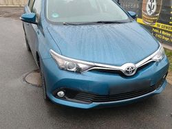 Blau Gebraucht 2016 Toyota Auris Limousine | 11.999 € (Fairer Preis)