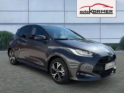 Grau Neu 2025 Toyota Yaris Hybrid Comfort Limousine | 23.769 € (Fairer Preis)