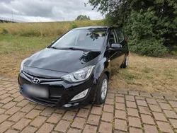 Schwarz Gebraucht 2012 Hyundai i20 Edition Kleinwagen | 3.900 € (Etwas zu teuer)