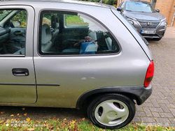 Silber Gebraucht 1995 Opel Corsa Kleinwagen | 1.800 €