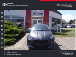 Grau Gebraucht 2023 Toyota Yaris Hybrid Team Limousine | 23.490 € (Etwas zu teuer)