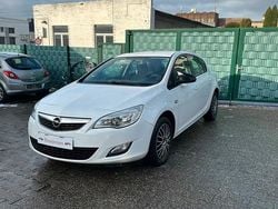 Weiß Gebraucht 2011 Opel Astra Kleinwagen | 2.350 € (Superpreis)