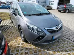 Grau Gebraucht 2015 Opel Zafira Van / Kleinbus | 9.300 € (Fairer Preis)