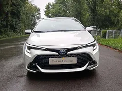 Weiß Gebraucht 2024 Toyota Corolla Team Kombi | 26.950 € (Superpreis)