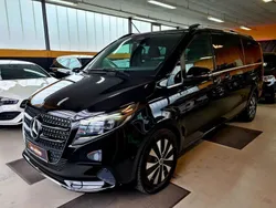 Schwarz Gebraucht 2024 Mercedes V300 Van / Kleinbus | 71.990 € (Teuer)