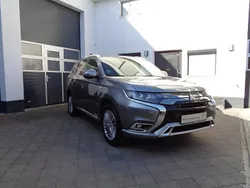 Grau Gebraucht 2021 Mitsubishi Outlander P-HEV Top SUV | 25.990 € (Fairer Preis)