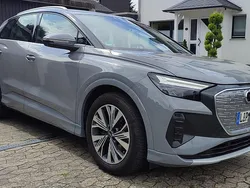 Grau Gebraucht 2021 Audi Q4 e-tron Advanced SUV | 21.890 € (Fairer Preis)