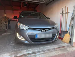 Grau Gebraucht 2014 Hyundai i20 Edition Kleinwagen | 6.000 € (Fairer Preis)
