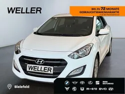 Weiss Gebraucht 2015 Hyundai i30 Classic Limousine | 11.490 €