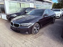 Grau Gebraucht 2021 BMW 520 Limousine | 22.990 €