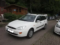 Weiß Gebraucht 2001 Ford Focus Ambiente Kombi | 1.480 € (Teuer)