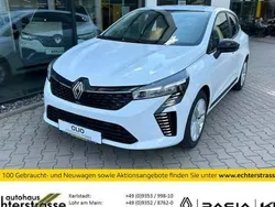 Arktisweiß Gebraucht 2024 Renault Clio V Evolution Limousine | 21.940 € (Fairer Preis)
