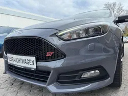 Grau Gebraucht 2017 Ford Focus ST Kombi | 15.400 € (Fairer Preis)