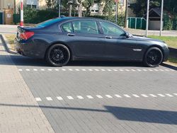 Grau Gebraucht 2009 BMW 740L Limousine | 14.900 €