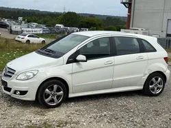 Weiß Gebraucht 2011 Mercedes B180 Van / Kleinbus | 1.950 €