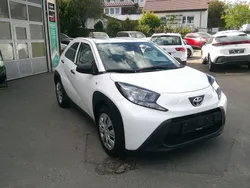 Weiß Gebraucht 2023 Toyota Aygo Kleinwagen | 12.640 € (Superpreis)