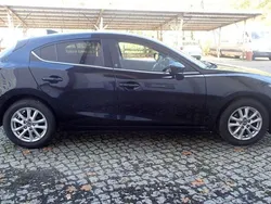 Schwarz Gebraucht 2017 Mazda 3 Center-Line Limousine | 14.499 € (Guter Preis)