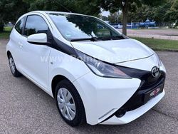 Weiß Gebraucht 2015 Toyota Aygo X-play Kleinwagen | 7.290 € (Teuer)