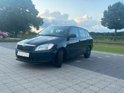 Schwarz Gebraucht 2011 Skoda Fabia Kombi | 2.870 €