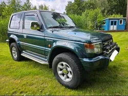 Grün Gebraucht 1998 Mitsubishi Pajero SUV | 15.900 €