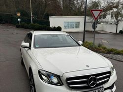 Weiß Gebraucht 2019 Mercedes E220 Limousine | 15.800 €