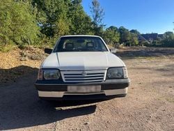 Weiß Gebraucht 1987 Opel Ascona Kleinwagen | 3.500 €