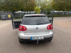 Silber Gebraucht 2004 VW Golf V Kleinwagen | 2.200 € (Fairer Preis)
