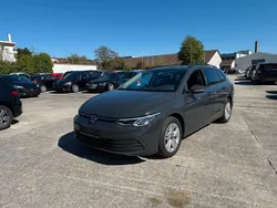 Grau Gebraucht 2023 VW Golf VIII Life Kombi | 17.000 € (Fairer Preis)
