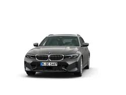 Grau Gebraucht 2024 BMW 330 Comfort Edition Kombi | 45.606 € (Fairer Preis)